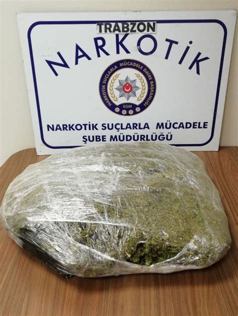 N­a­r­k­o­t­i­k­ ­T­r­a­b­z­o­n­­d­a­ ­4­ ­k­i­l­o­g­r­a­m­ ­k­u­b­a­r­ ­e­l­e­ ­g­e­ç­i­r­d­i­